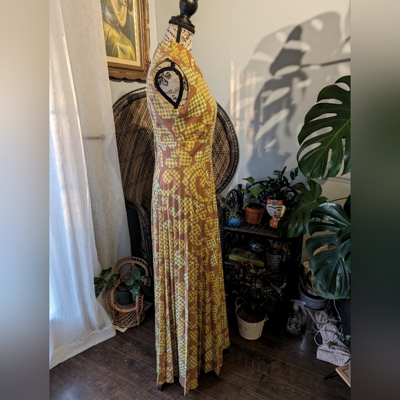*HOST PICK* 1970s Vintage Union-Made Maxi Dress - Picture 3 of 9